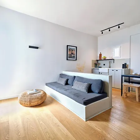 Magoo لوغاراس