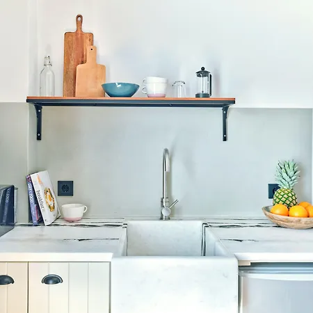 Magoo 3* لوغاراس